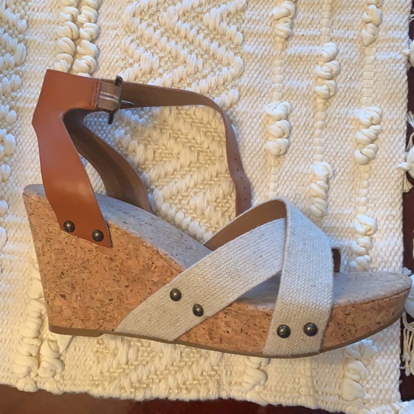 Lucky Brand Wedges - Picture 3 of 4